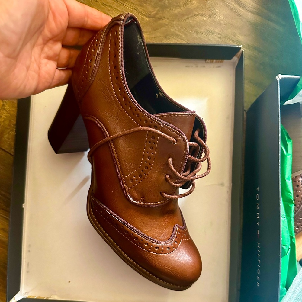 TOMMY HILFIGER chunky heal Heel Lace Up Leather Oxfords vintage size 9